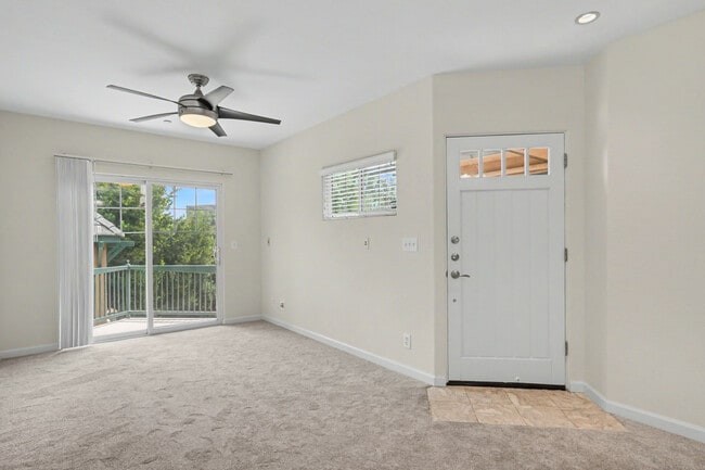 Building Photo - 808 Lenzen Ave