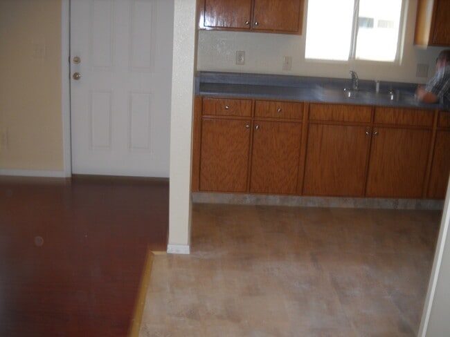 Building Photo - Palominas