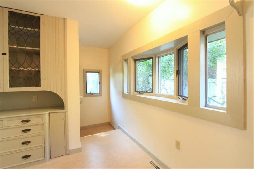 Building Photo - 12A Saginaw Ave