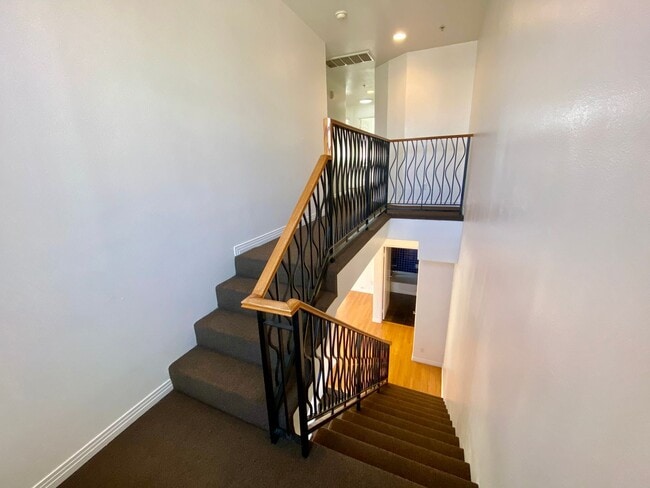 Building Photo - Spacious 4 Bed, 3 Bath Townhouse in Torrance $3,850