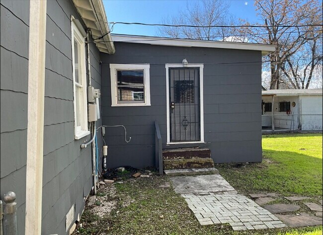 Building Photo - Charming 3-Bedroom Home in San Antonio - P...