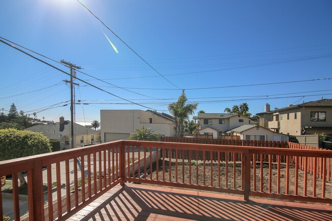 Building Photo - White Water Views Steps from Moonlight Beach