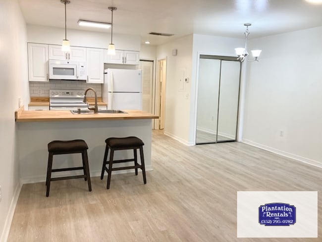 Building Photo - Available Soon! Recently Remodeled!