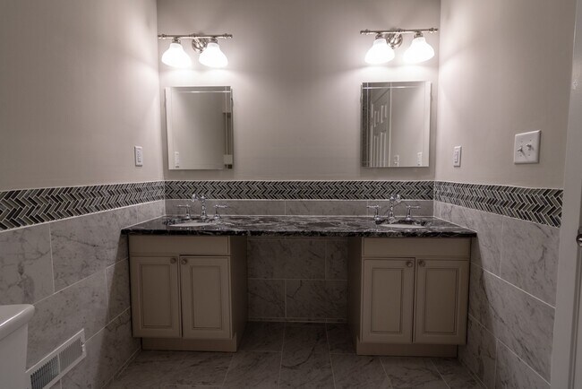 Building Photo - ???Newly Updated, MODERN 2 Bedroom in booming Brewerytown