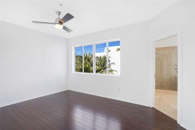 Building Photo - 741 NE 4th Ave