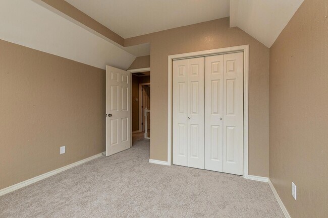 Building Photo - 5095 S Wanda Gray Ave