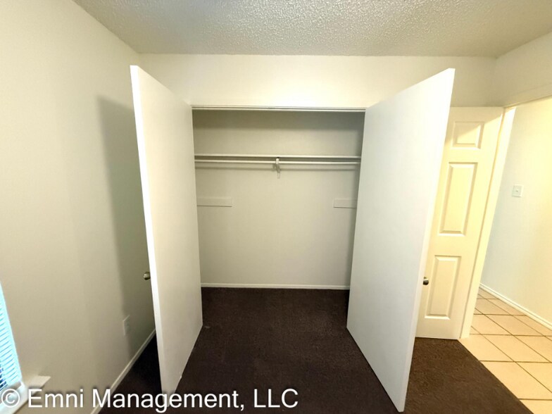 Building Photo - 2706 Jade Rd