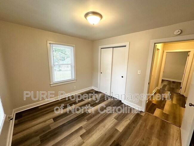 Building Photo - 1013 Eleanor Dr