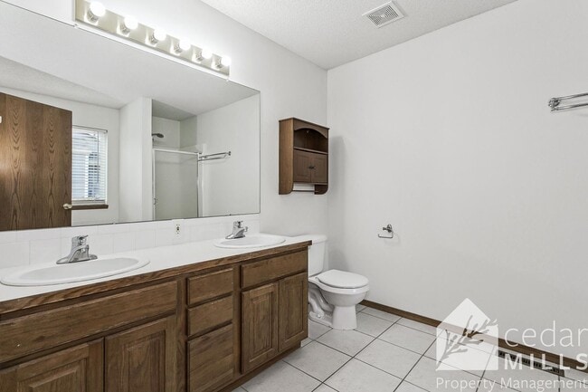 Building Photo - 2315 N Brandon Cir