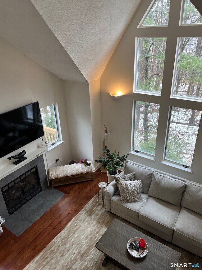 Building Photo - 6 Timberline Dr