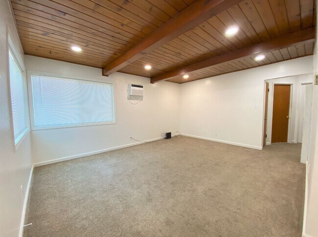 Building Photo - 605 Barney St