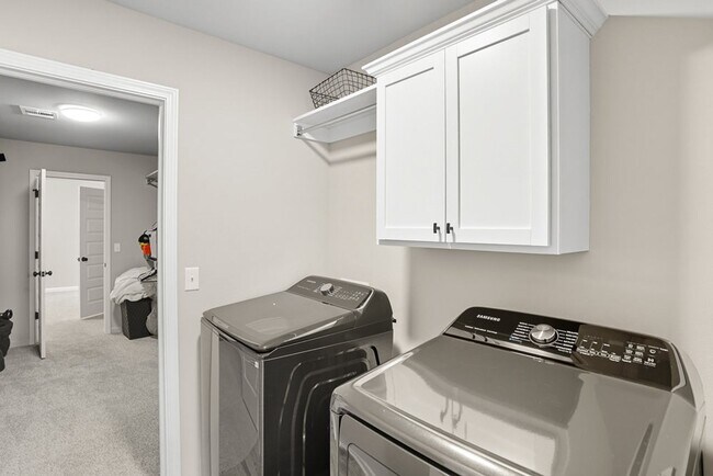 Building Photo - Like new, Move in Ready.