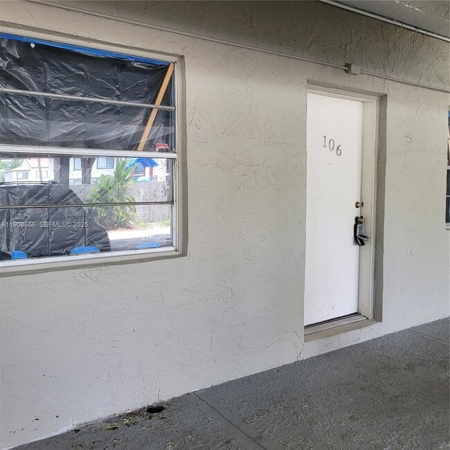 Building Photo - 5100 SW 41st St