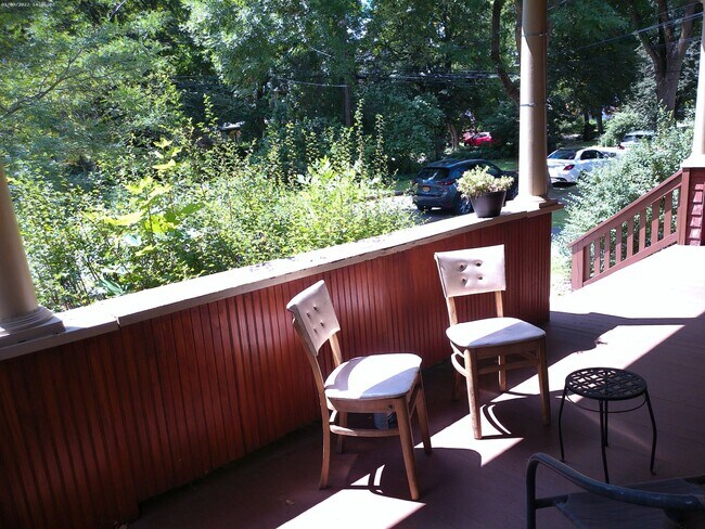 Building Photo - Available 6/1/26 Great Value Hardwood Floo...