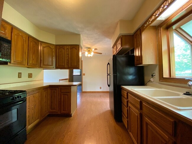 Building Photo - Available May 29th, 2026!