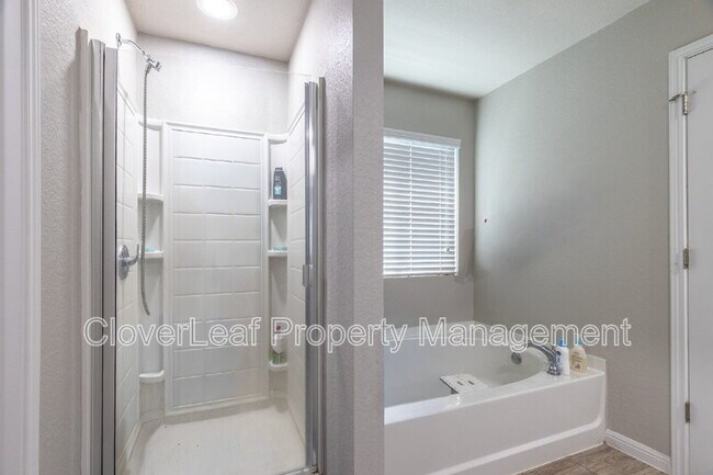 Building Photo - 10423 Legacy Cv