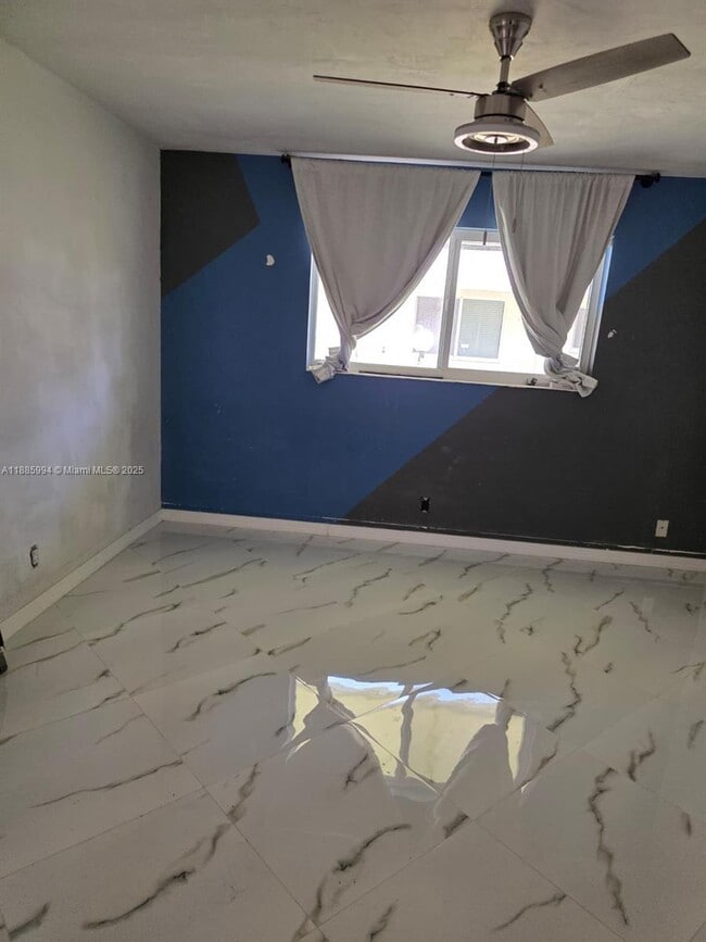 Building Photo - 1 bedroom in Hollywood FL 33020