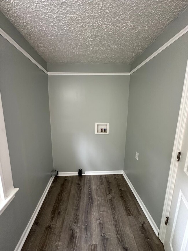 Building Photo - Beautiful Newly Renovated Home 3 BEDROOM 1 BATH, FENCED YARD, Bonus Space
