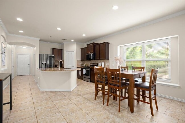 Building Photo - 10012 Epic Knoll Dr