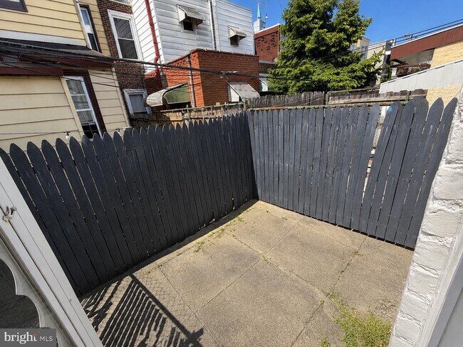 Building Photo - 3180 Tilton St