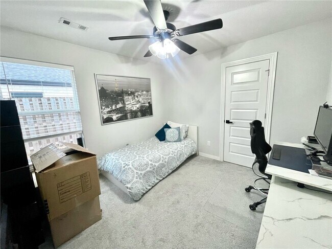 Building Photo - 2014 W Chandler Ave