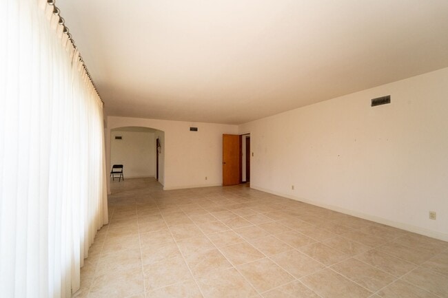 Building Photo - Davis Shore 4/2 Single Family Home