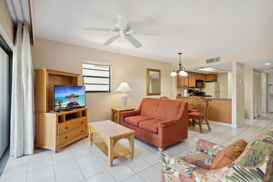Primary Photo - 600 Neapolitan Way