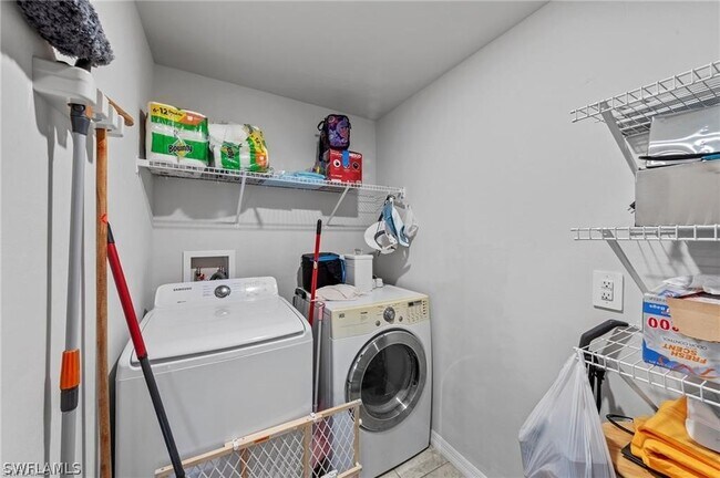 Building Photo - 1013 NE 15th St