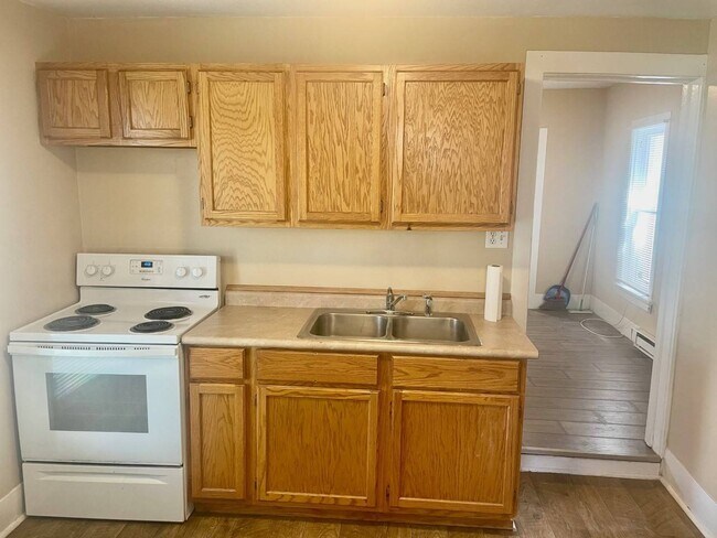 Building Photo - 306 W 5th St