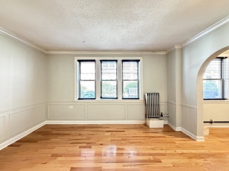 Building Photo - 525 W Surf