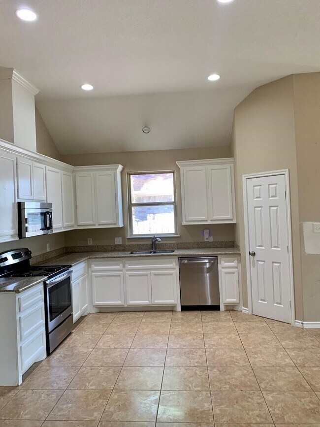 Building Photo - 16795 N Blue Jay Dr