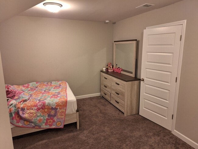 Building Photo - Beautiful Five Bedroom Home Located in Northeast Columbia!