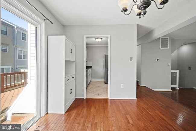 Building Photo - 2362 Hunters Square Ct