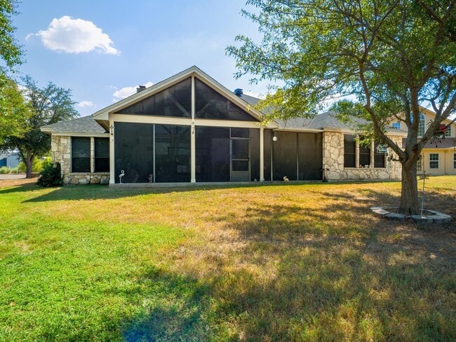 Building Photo - 120 Meadowlakes Dr