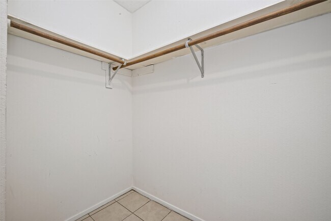 Building Photo - 9435 Pagewood Ln