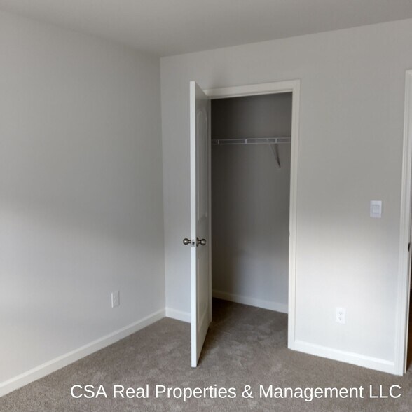 Building Photo - 8240 Bluewater Dr