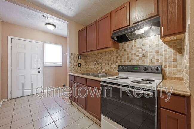 Building Photo - 1605 NW 29th St