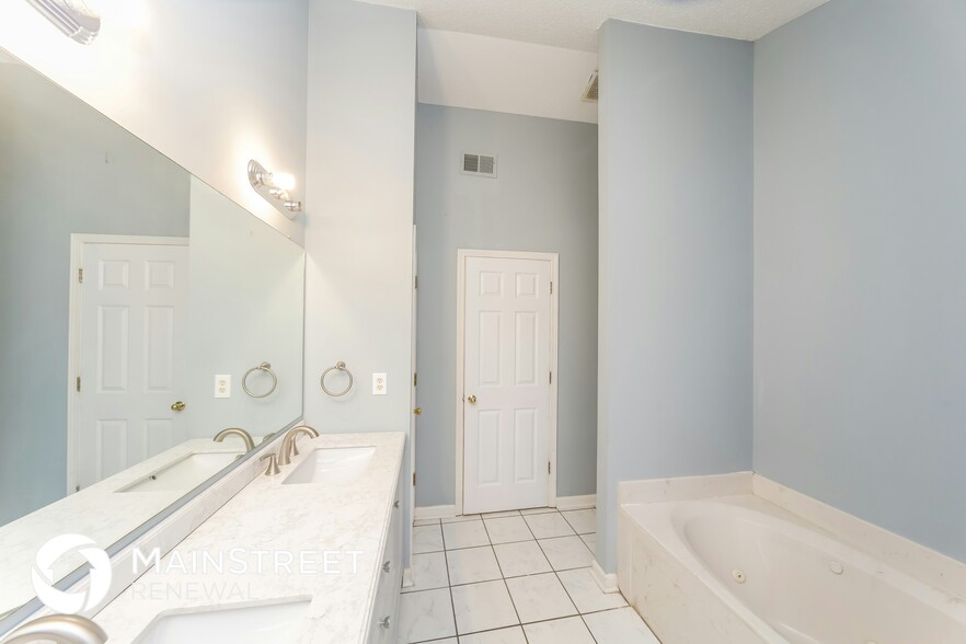 Building Photo - 1828 Cresent Ln