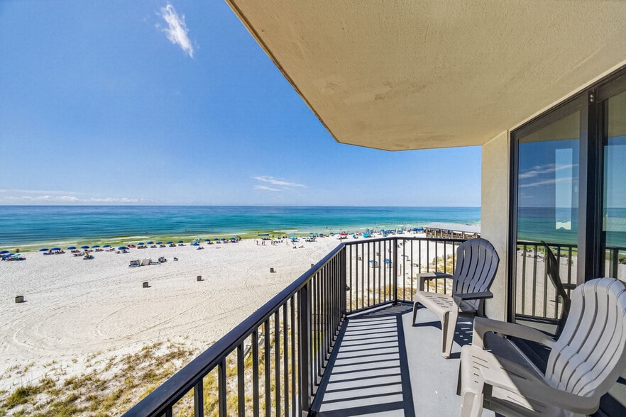 Building Photo - 9850 S Thomas Dr