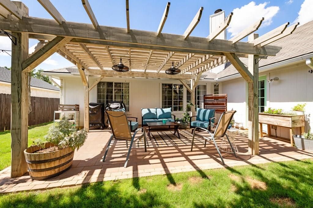 Building Photo - 16303 Lone Wolf Dr