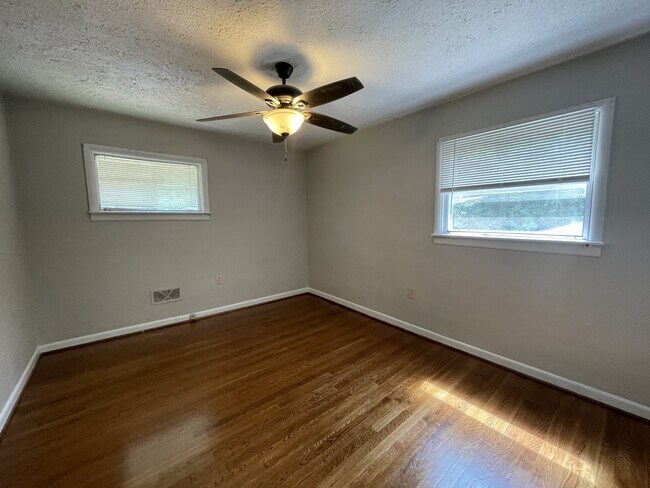 Building Photo - 405 Winesap Rd