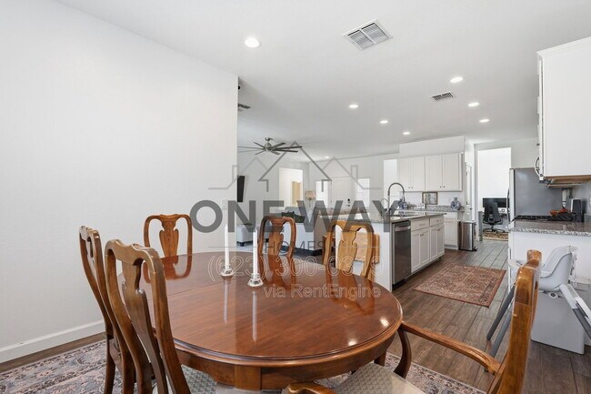 Building Photo - 30558 W Clarendon Ave
