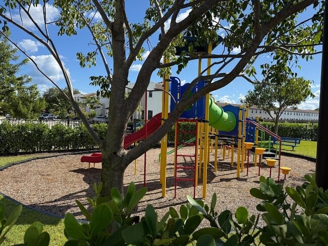 Building Photo - 945 NE 211th St