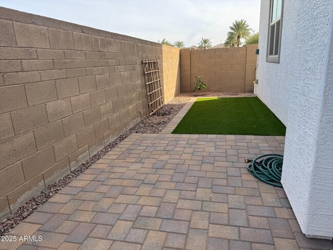 Building Photo - 710 N Bay Dr