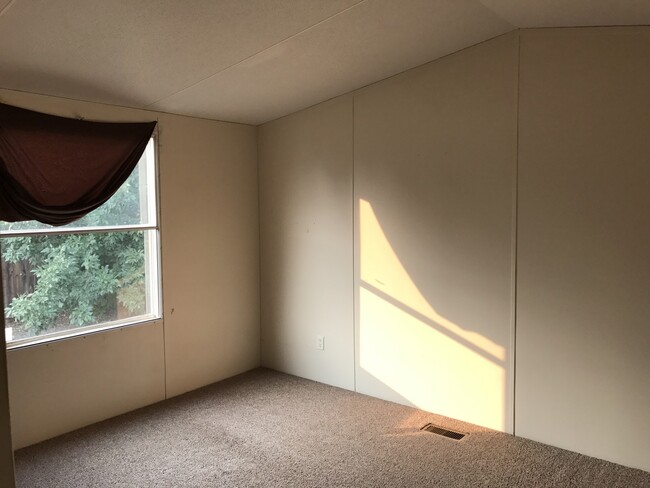 Building Photo - Adorable 2 bedroom 2 bath!
