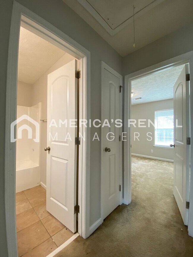 Building Photo - Home for Rent in Montgomery with Fenced in Backyard!!! New LVP Flooring! View with 48 Hours Notic...