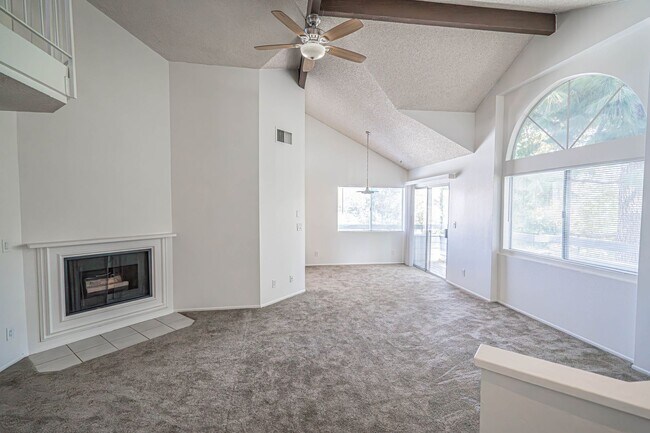Building Photo - Charming 2-Bedroom Condo with Loft in the American Beauty Community of Canyon Country
