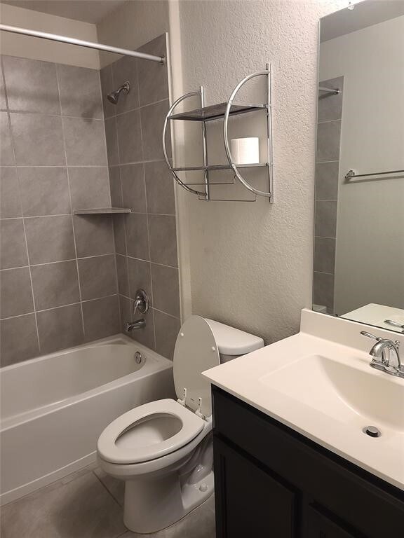 Building Photo - 18315 Pin Oak Lake Dr