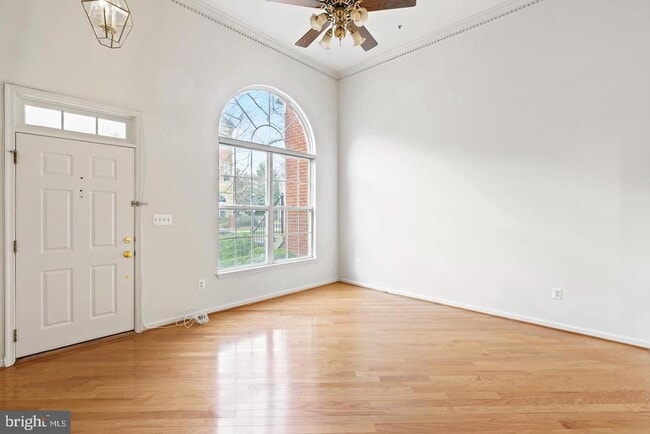 Building Photo - 1925 Crescent Park Dr