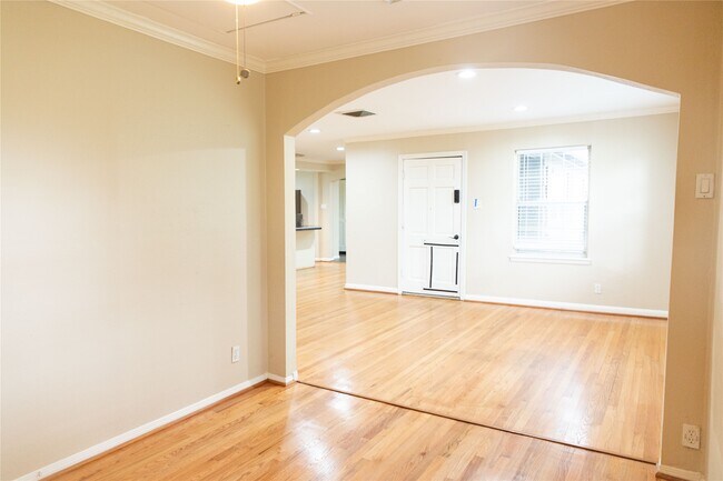 Building Photo - 5564 Aspen St